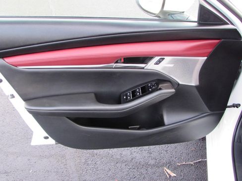 Used 2025 MAZDA MAZDA3 2.5 S Hatchback w/ Premium Pkg image 11