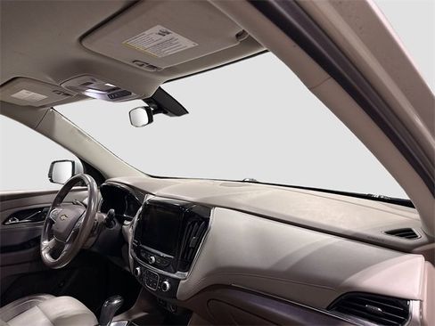 Used 2019 Chevrolet Traverse LT w/ LPO, Black Accent Package image 32