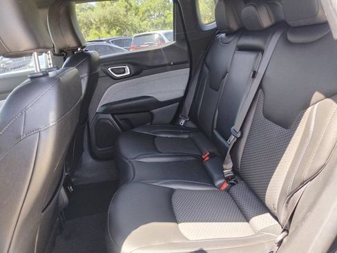 Used 2024 Jeep Compass Latitude AWD/4WD image 14