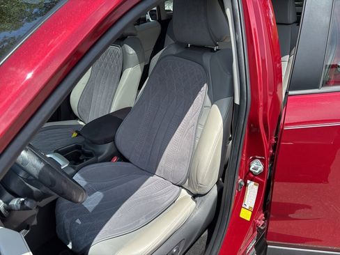 Used 2021 Toyota RAV4 XLE Premium FWD image 3