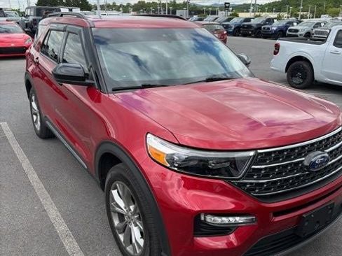 Certified 2022 Ford Explorer XLT w/ Equipment Group 202A AWD/4WD image 1