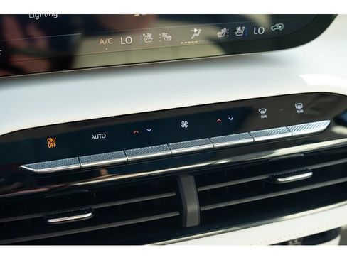 Used 2025 Buick Enclave Avenir w/ Super Cruise Package FWD image 30