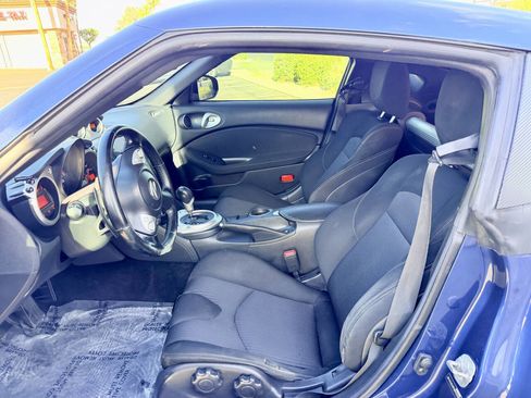 Used 2015 Nissan 370Z Coupe RWD image 9