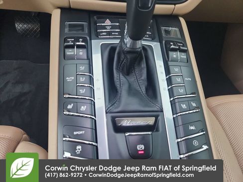 Used 2020 Porsche Macan AWD/4WD image 26