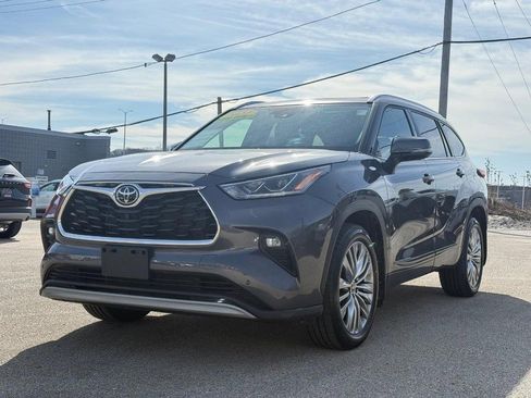 Used 2022 Toyota Highlander Platinum image 9