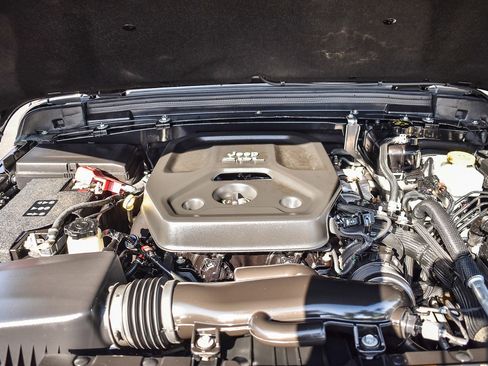 Used 2018 Jeep Wrangler Unlimited Sahara image 23