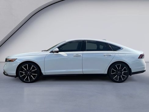 Used 2023 Honda Accord Touring image 2
