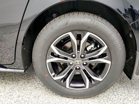 Used 2026 Toyota Sienna Platinum AWD/4WD image 9