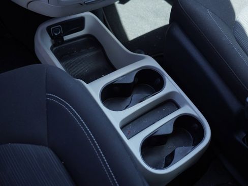 Used 2023 Chrysler Voyager LX image 21