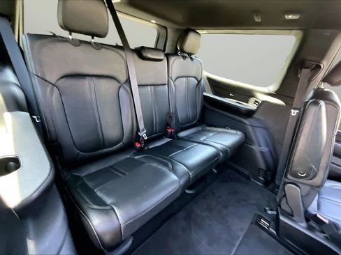 Certified 2024 Jeep Wagoneer Series II AWD/4WD image 24