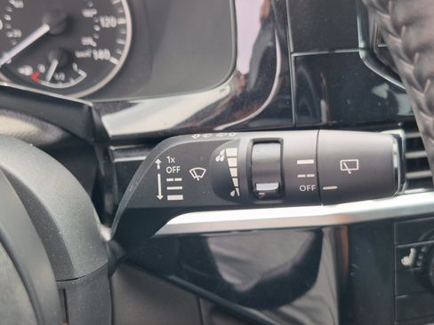 Used 2025 Nissan Pathfinder SV FWD image 39