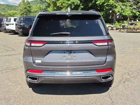 Certified 2022 Jeep Grand Cherokee Overland w/ Luxury Tech Group IV AWD/4WD image 7