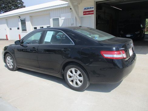 Used 2010 Toyota Camry LE FWD image 14