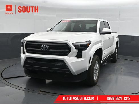 Used 2024 Toyota Tacoma SR5 AWD/4WD image 5