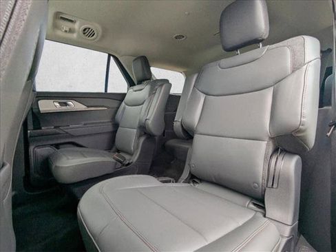 New 2026 Ford Explorer Active w/ Active Comfort Package image 16