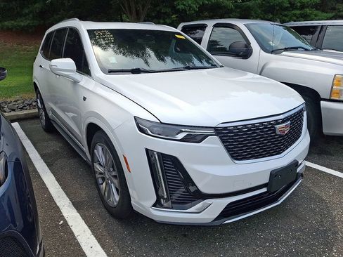 Used 2023 Cadillac XT6 Premium Luxury AWD/4WD image 3