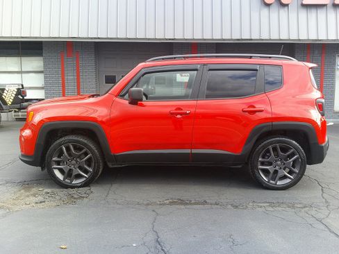 Used 2021 Jeep Renegade Latitude image 2
