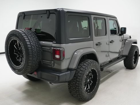 Used 2020 Jeep Wrangler Unlimited Sahara image 4