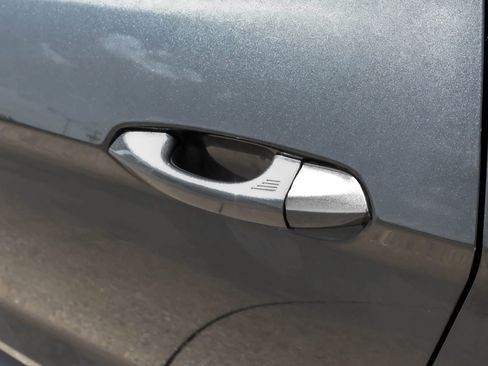 Used 2018 Ford Mustang Coupe RWD image 31