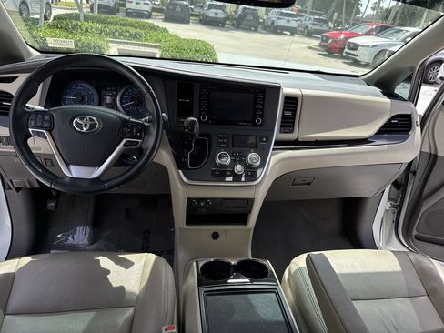 Used 2020 Toyota Sienna XLE w/ XLE Navigation Package FWD image 37
