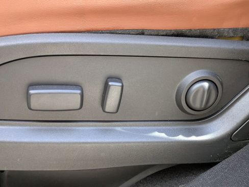 Used 2015 Chevrolet Traverse LTZ image 22