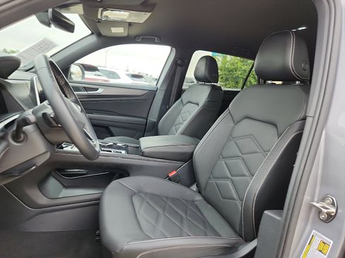 Used 2025 Volkswagen Atlas Cross Sport SE FWD image 13