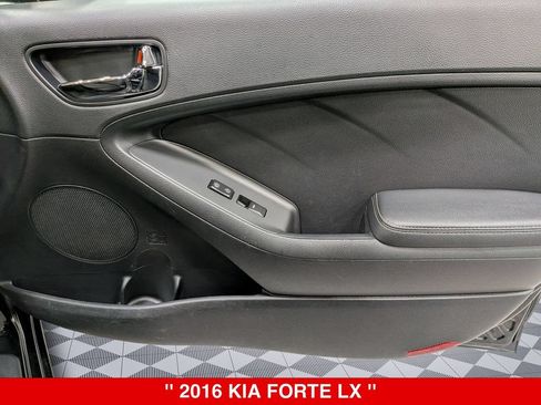 Used 2016 Kia Forte LX FWD image 29