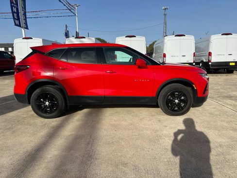 Used 2022 Chevrolet Blazer LT FWD image 2