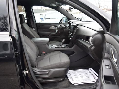 Used 2022 Chevrolet Traverse LT image 34