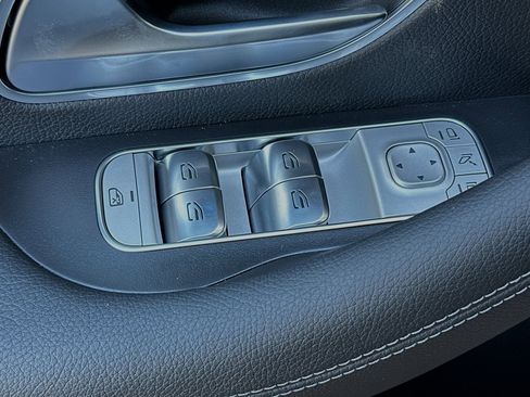 Used 2024 Mercedes-Benz GLS 450 4MATIC image 13