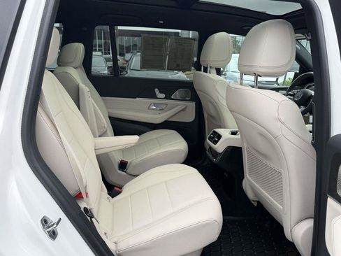 Used 2025 Mercedes-Benz GLS 450 4MATIC image 13