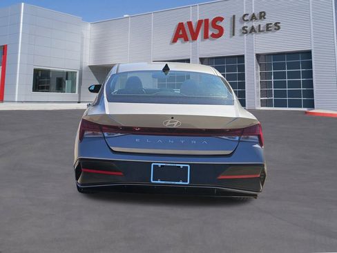 Used 2025 Hyundai Elantra SEL image 5