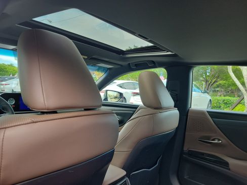 Used 2024 Lexus ES 350 w/ Premium Package FWD image 14