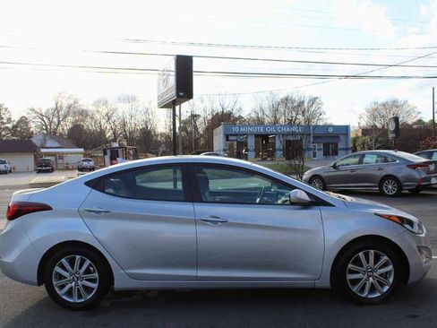 Used 2015 Hyundai Elantra SE w/ Option Group 02 image 4