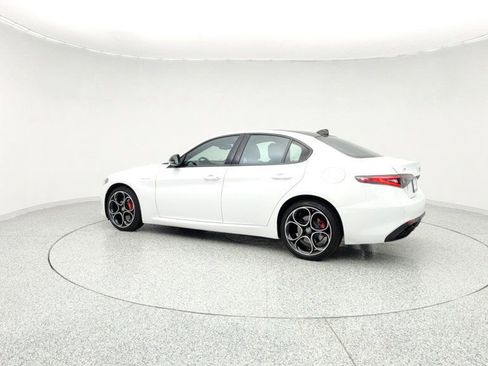 Used 2025 Alfa Romeo Giulia AWD w/ Veloce Package AWD image 7