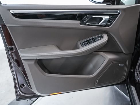 Certified 2024 Porsche Macan AWD/4WD image 26