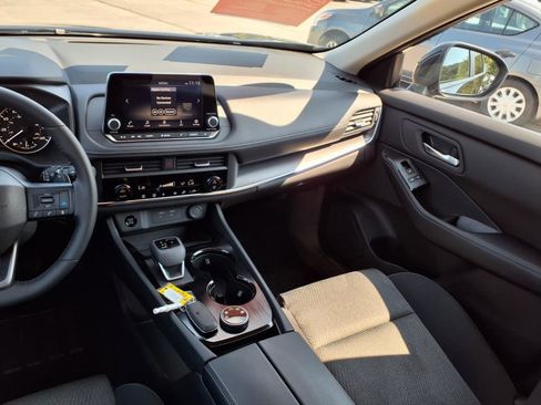 Certified 2025 Nissan Rogue SV image 7