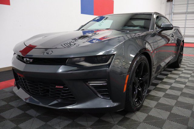 Used 2018 Chevrolet Camaro SS RWD image 3