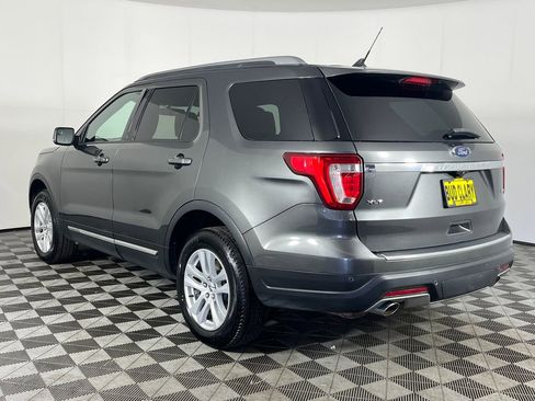 Used 2018 Ford Explorer XLT w/ Equipment Group 202A AWD/4WD image 8