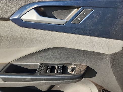 Used 2023 Volkswagen Taos SE w/ Panoramic Sunroof Package AWD/4WD image 30