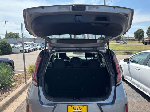 Used 2025 Kia Soul LX w/ LX Technology Package FWD image 27