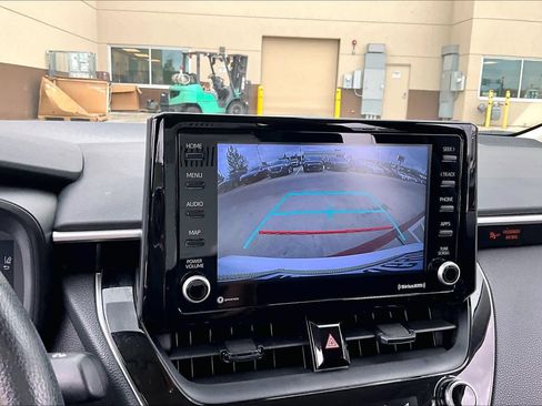 Used 2022 Toyota Corolla LE FWD image 25