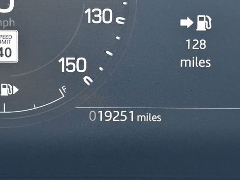 Used 2024 Land Rover Defender 130 S image 4