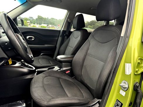 Used 2019 Kia Soul + image 3