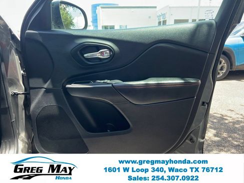 Used 2022 Jeep Cherokee Trailhawk w/ Premium Leather Package AWD/4WD image 11
