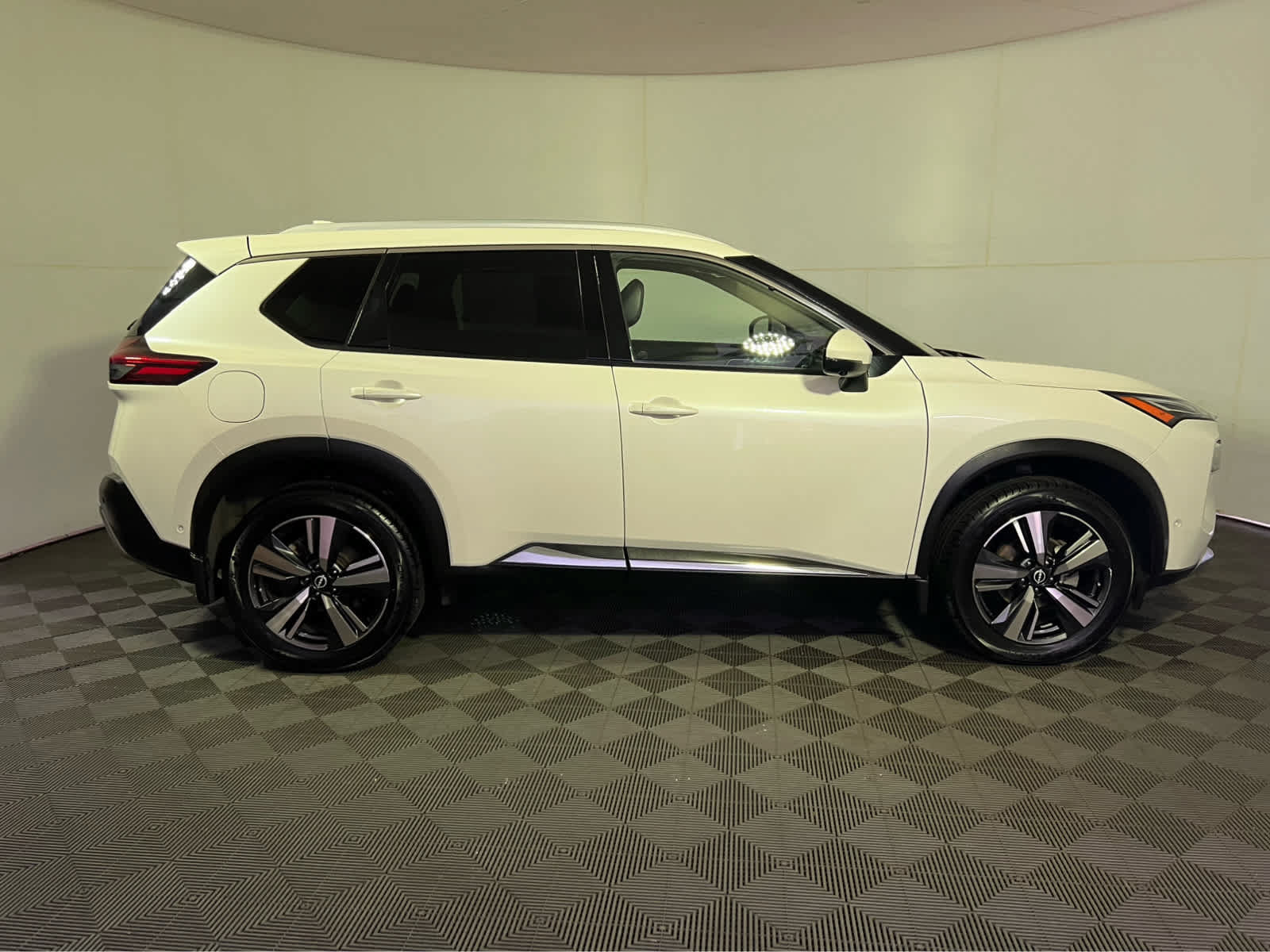 Used 2023 Nissan Rogue Platinum w/ Platinum Premium Package AWD/4WD image 8