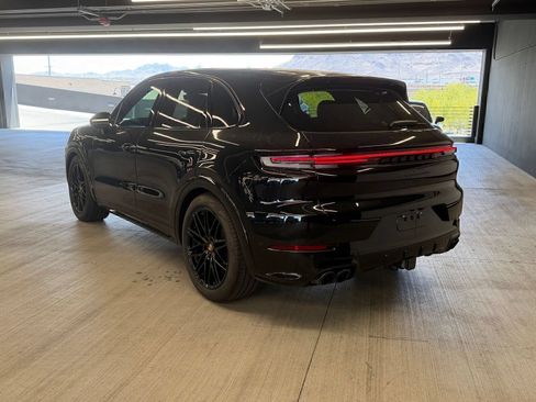 Certified 2025 Porsche Cayenne GTS AWD/4WD image 3