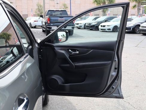 Used 2017 Nissan Rogue SL w/ SL Premium Package FWD image 12
