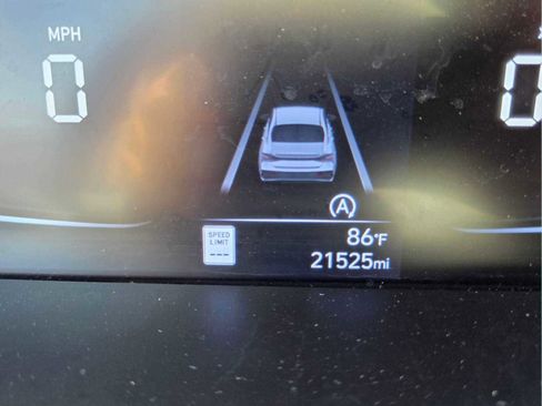 Used 2024 Hyundai Elantra SE FWD image 27