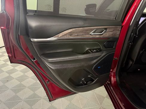 Certified 2023 Jeep Grand Cherokee Overland w/ Luxury Tech Group IV AWD/4WD image 26